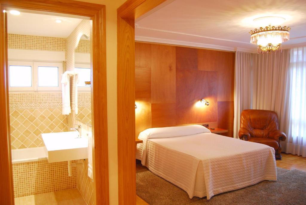 Hotel La Rivera Arenas De Cabrales Bilik gambar