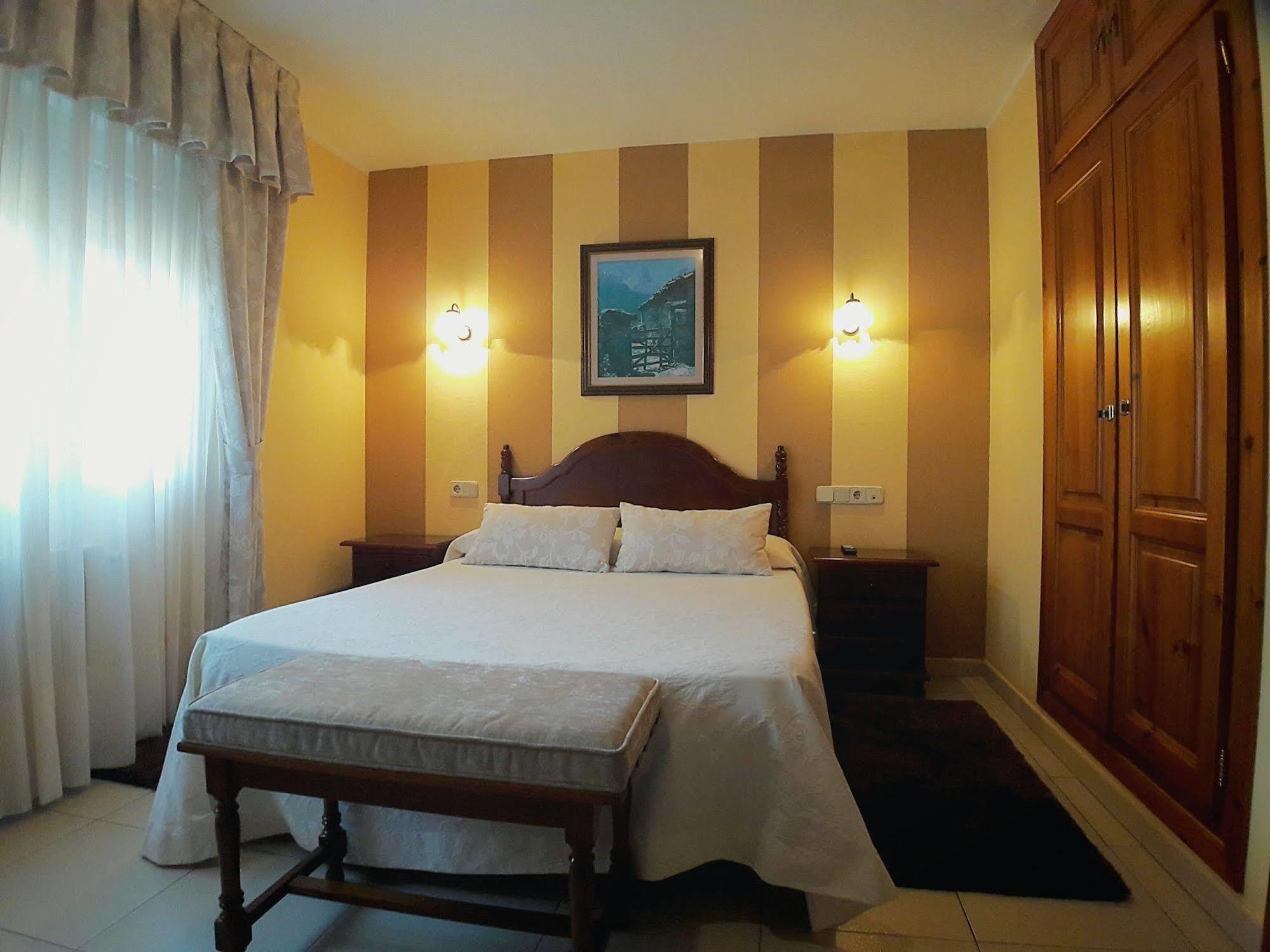 Hotel La Rivera Arenas De Cabrales Luaran gambar